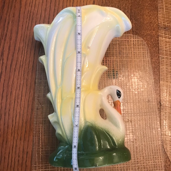 McCoy YELLOW AND GREEN SWAN VASE - Picture 9 of 12